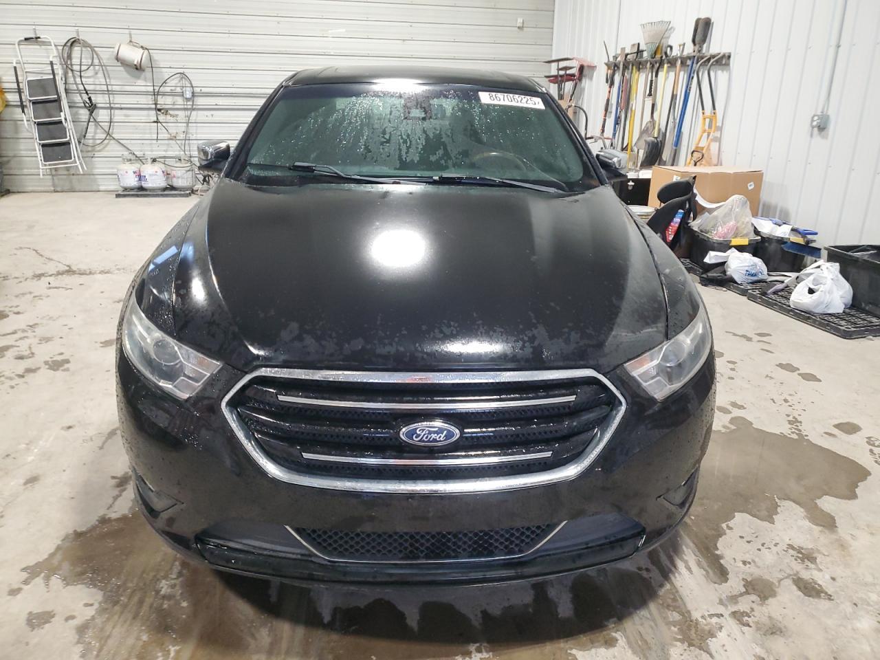 2017 Ford Taurus Limited - Image 5