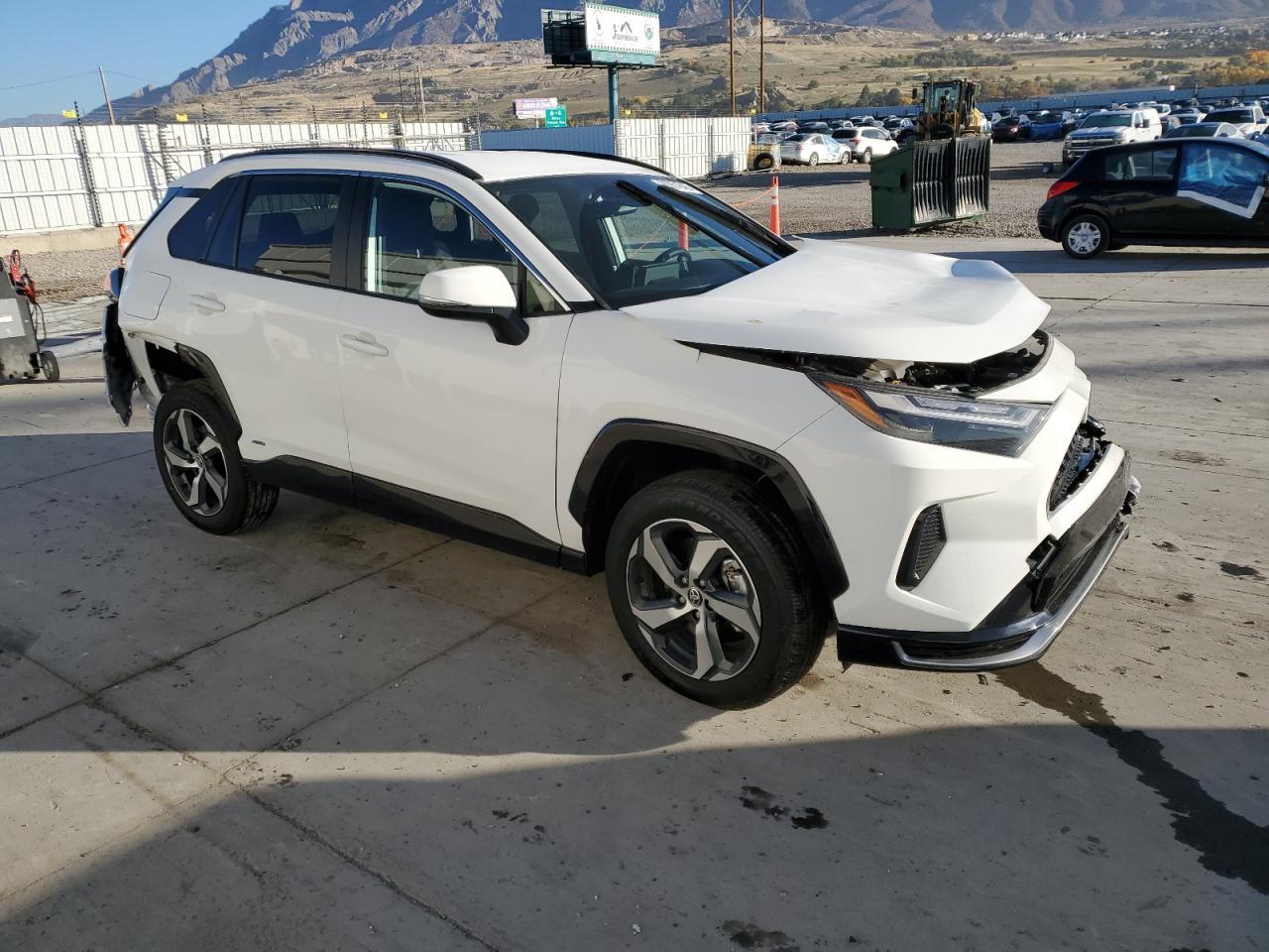 2025 Toyota Rav4 Se - Image 4