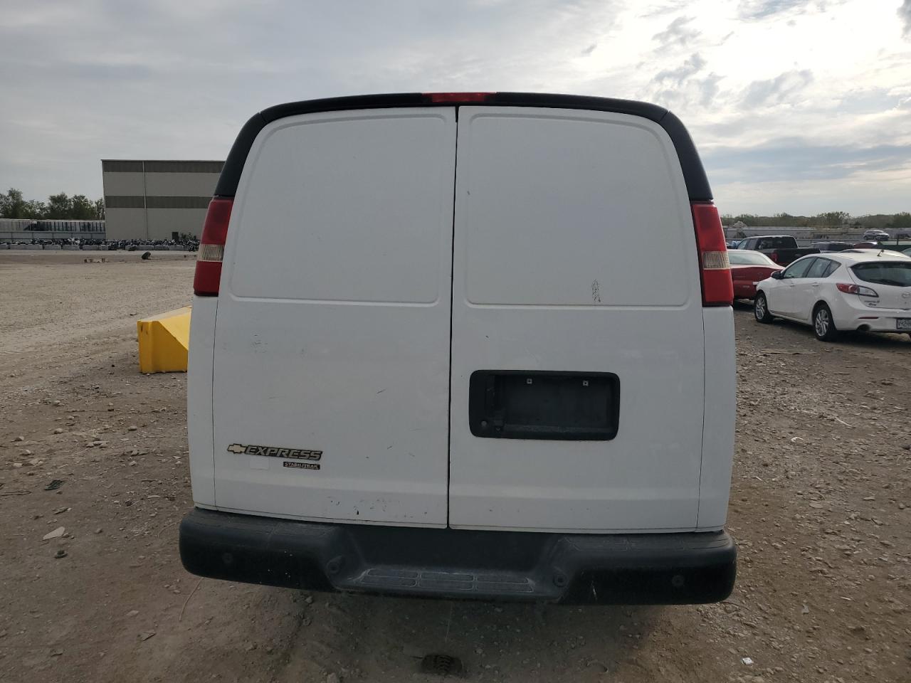 2014 Chevrolet Express G3500 - Image 6