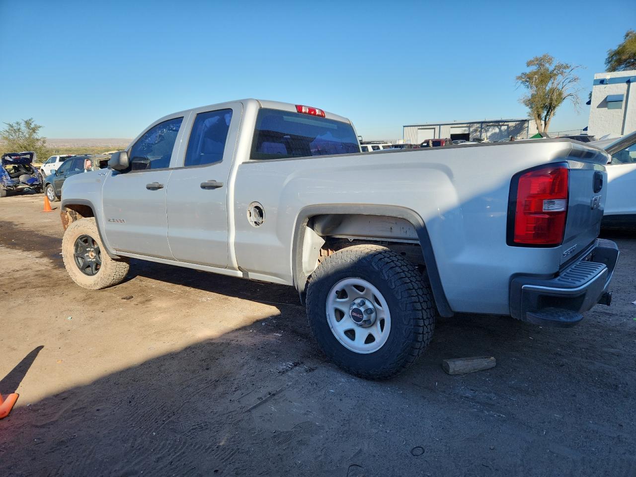 2018 GMC Sierra - Image 2