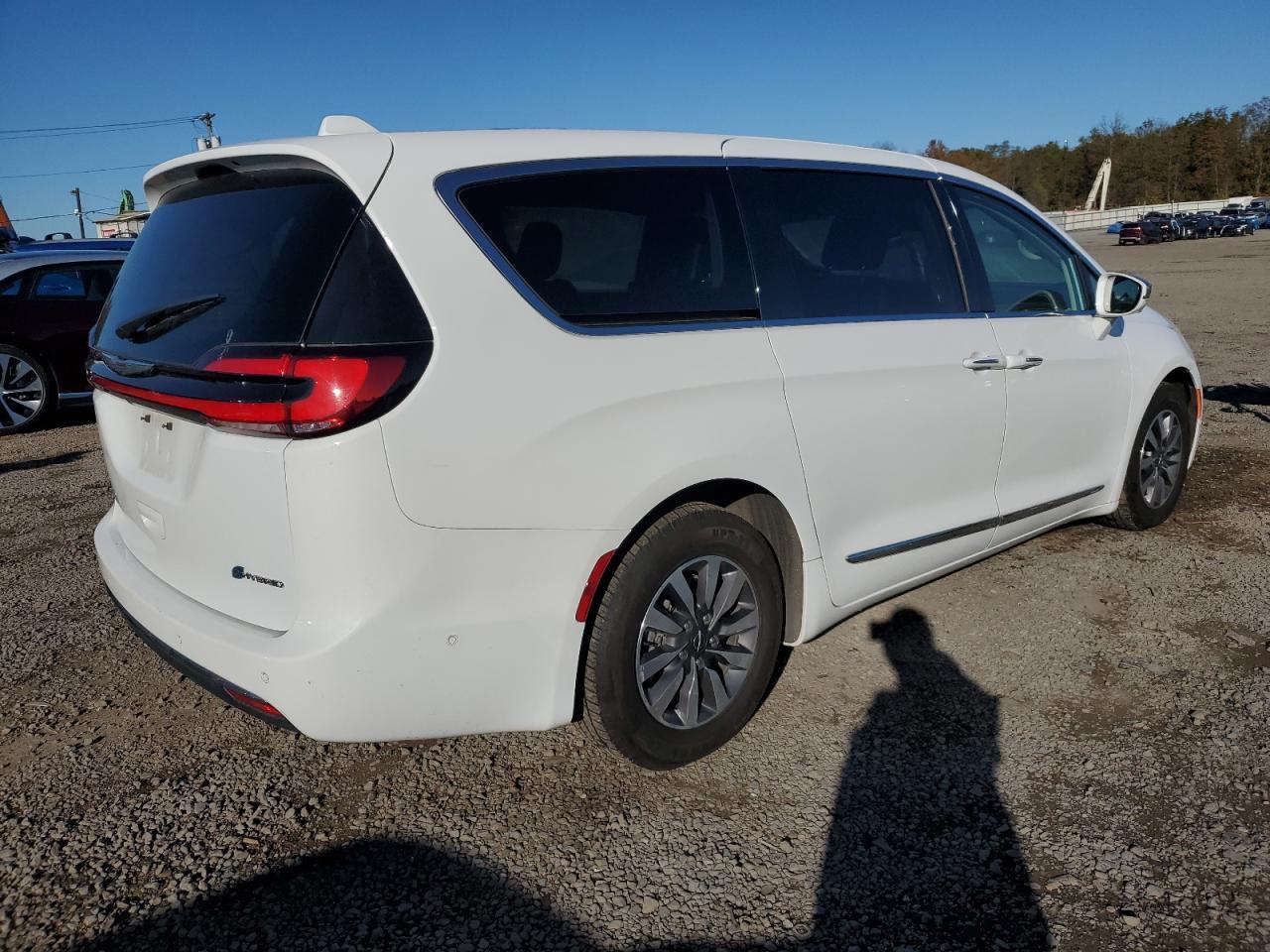 2022 Chrysler Pacifica Hybrid Limited - Фото 3