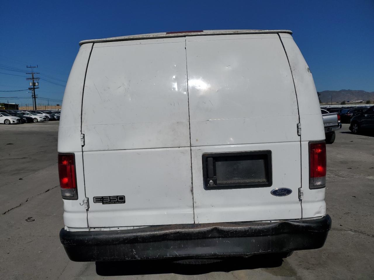 2004 Ford Econoline E350 Super Duty Van - Фото 6