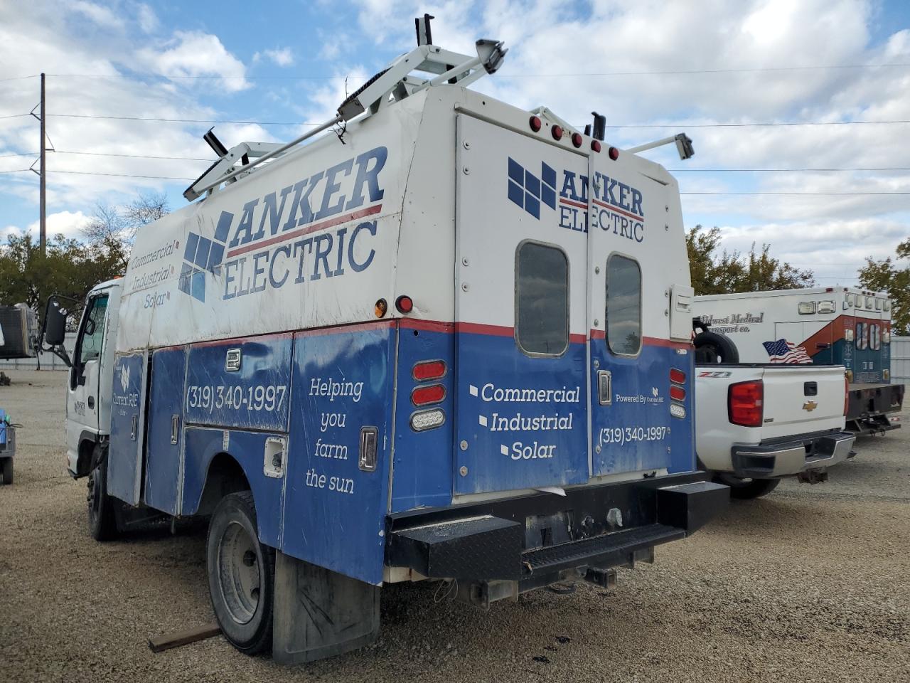 2007 Isuzu Npr Utility / Service Truck - Image 2