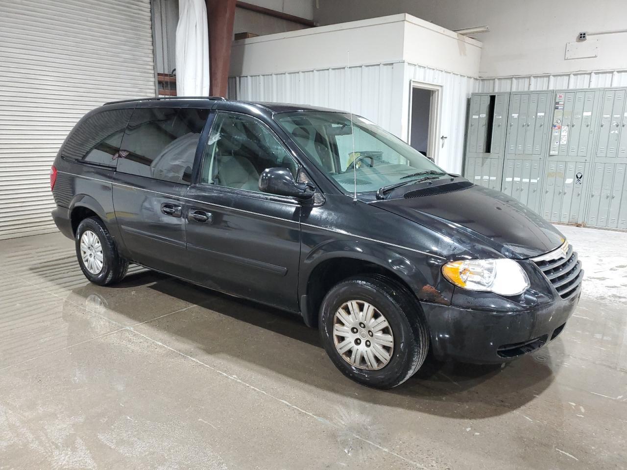 2007 Chrysler Town & Country Lx - Image 4