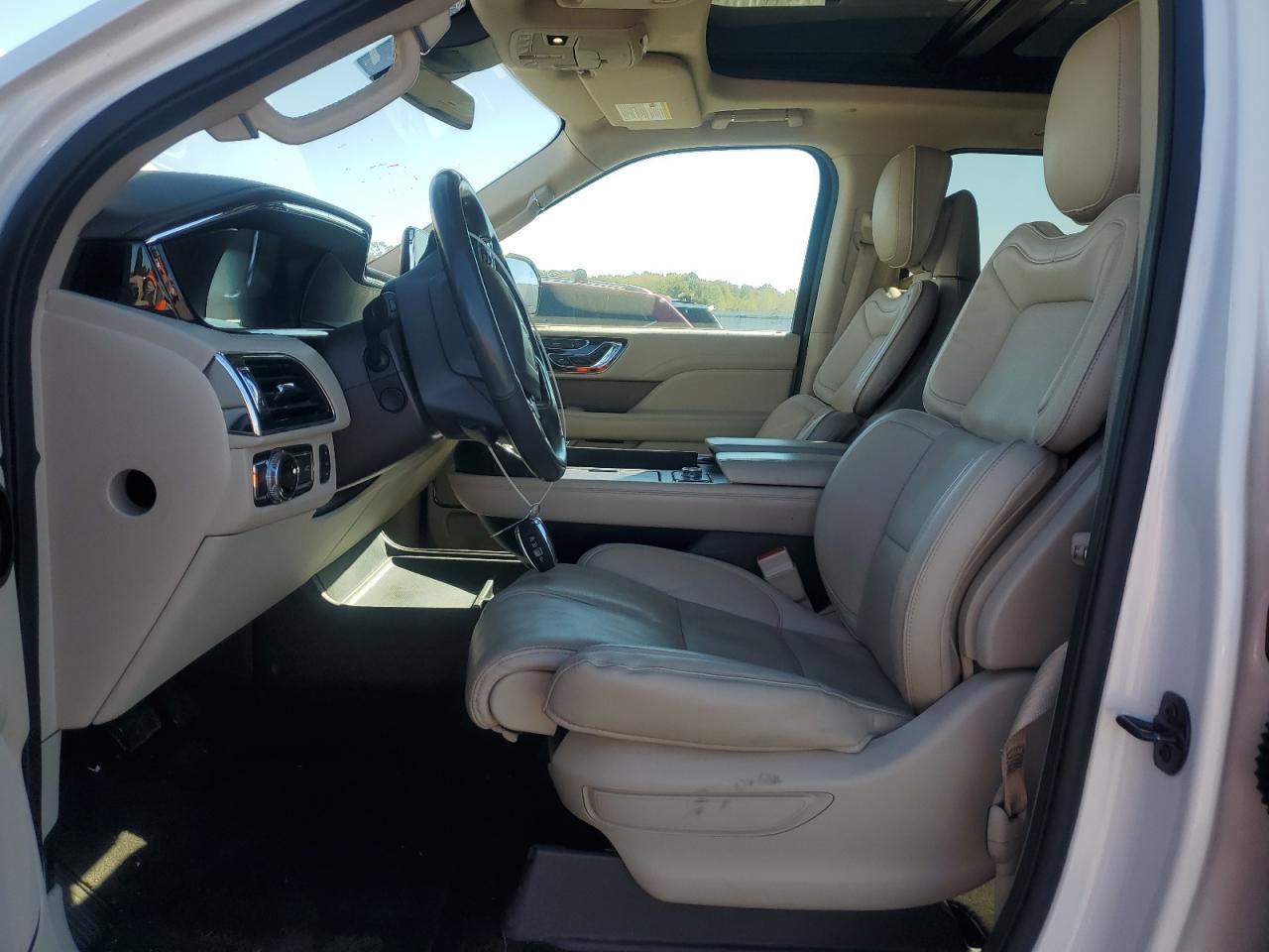 2019 Lincoln Navigator Select - Image 7