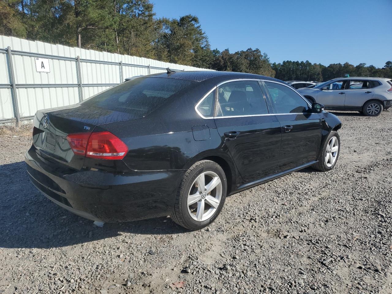 2014 Volkswagen Passat S - Фото 3