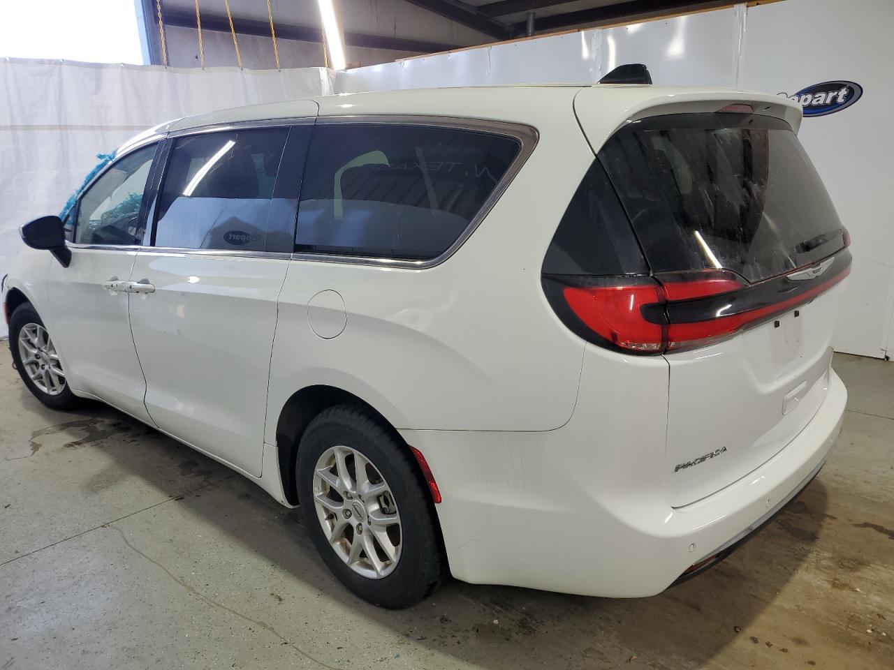 2023 Chrysler Pacifica Touring L - Фото 2