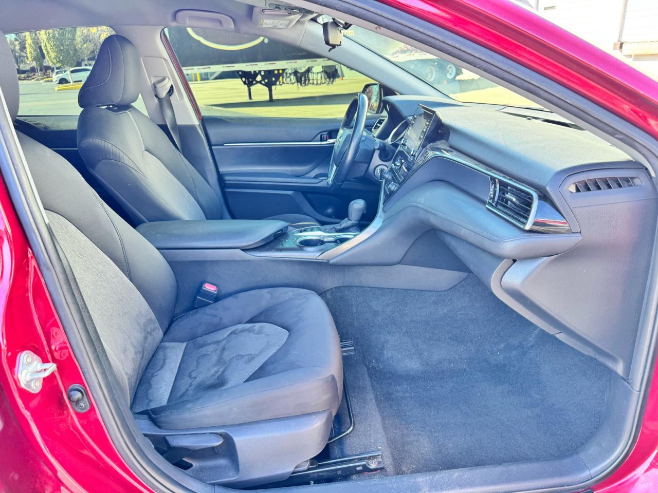 2022 Toyota Camry Le - Фото 5