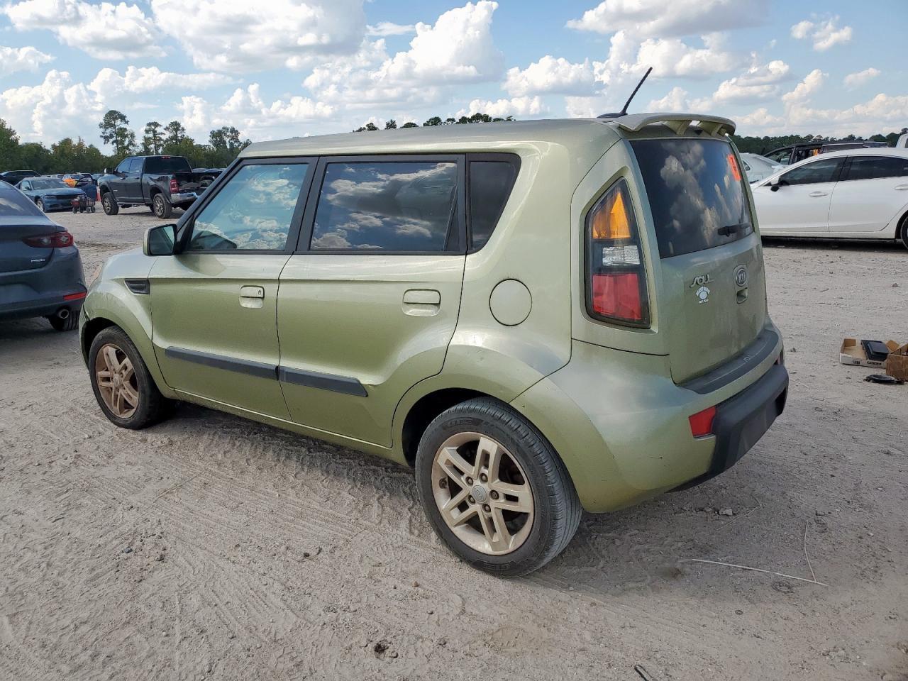 2010 Kia Soul + - Image 2