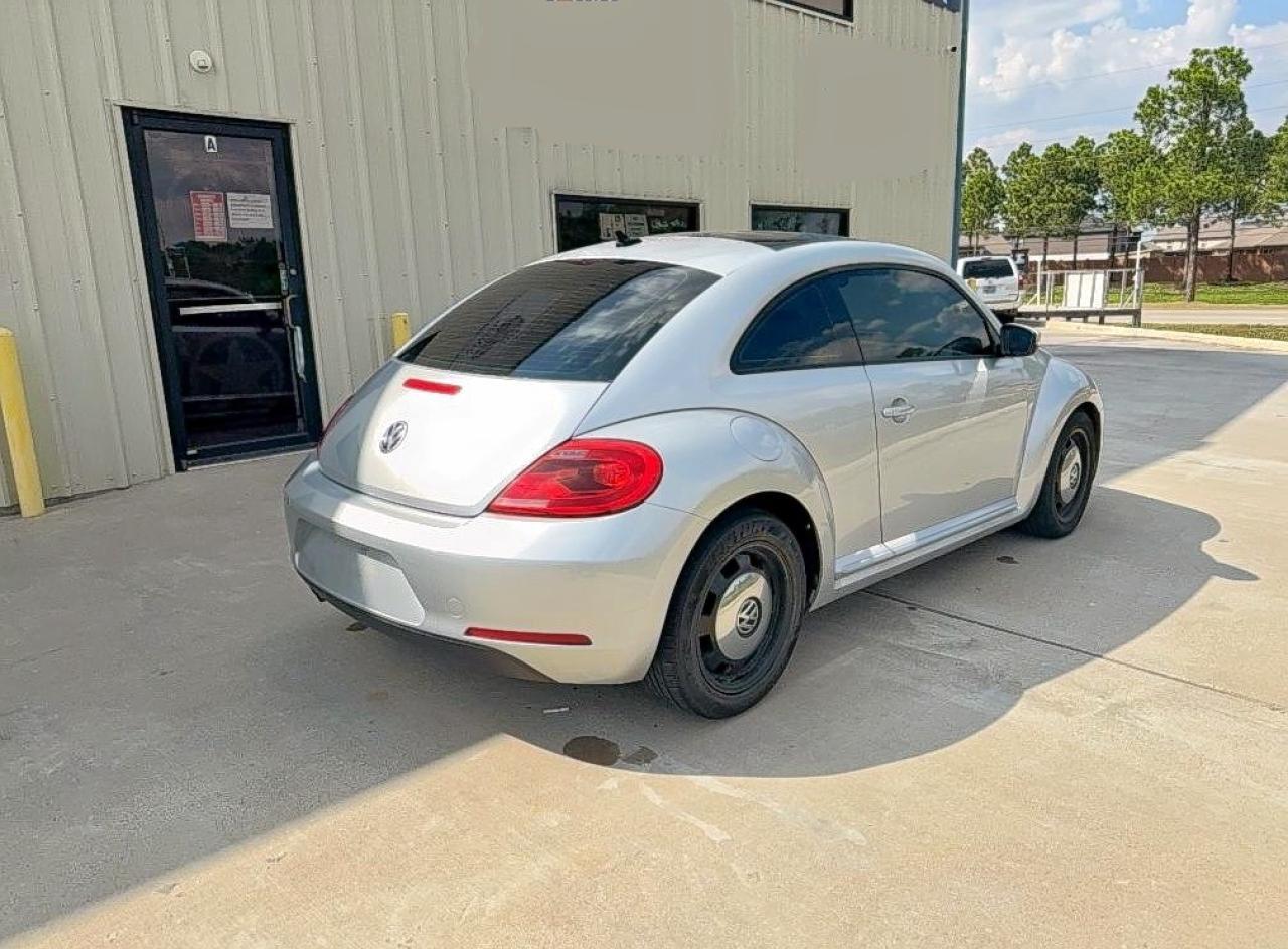 2013 Volkswagen Beetle - Фото 4