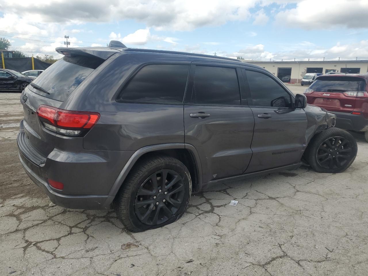 2018 Jeep Cherokee - Image 3