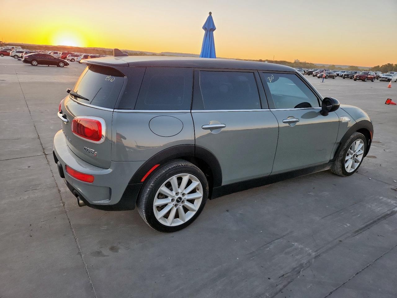 2017 Mini Cooper S Clubman - Image 3