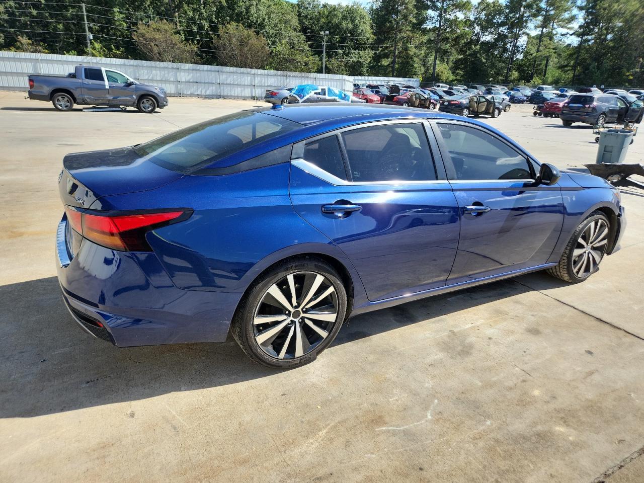 2022 Nissan Altima Sr - Image 3