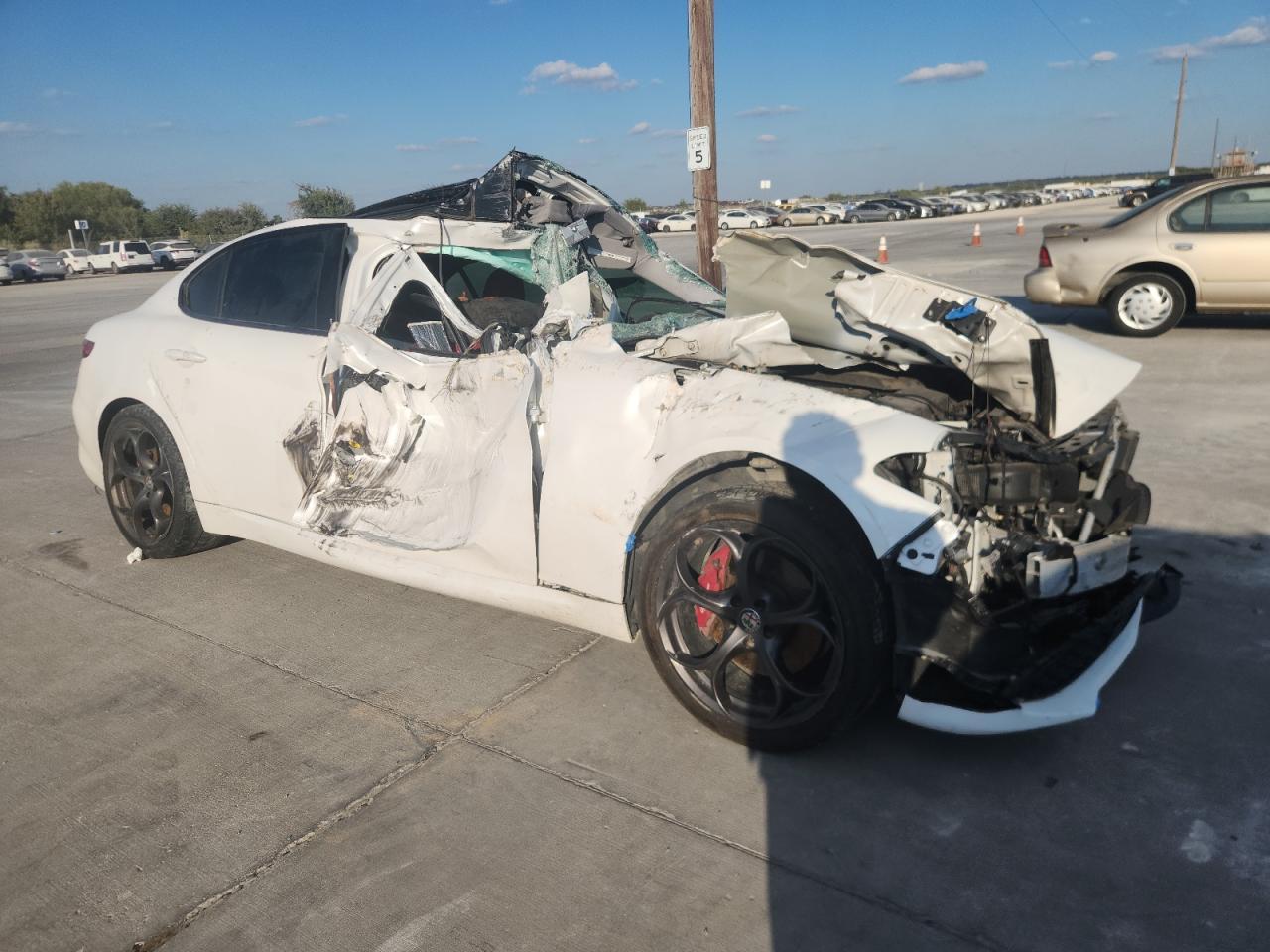 2017 Alfa Romeo Giulia Ti - Image 4