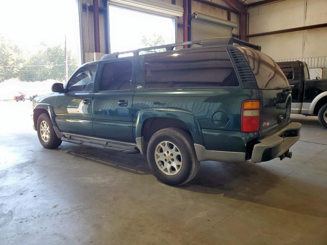 2003 Chevrolet Suburban K1500 - Фото 2