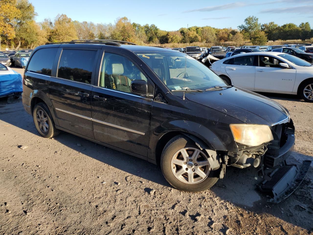 2010 Chrysler Town & Country Touring - Image 4