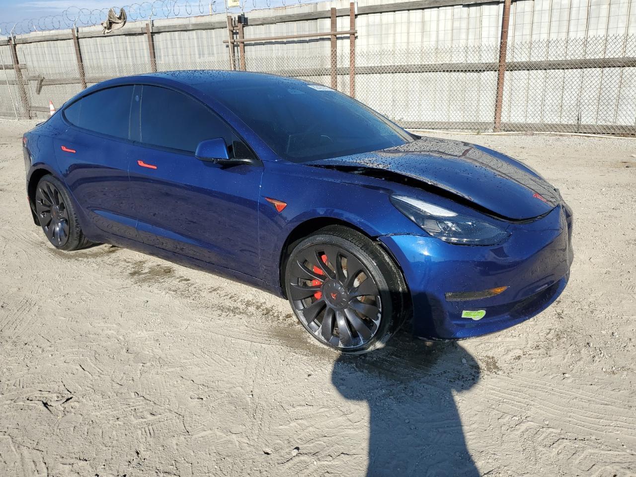 2023 Tesla Model 3 - Фото 4