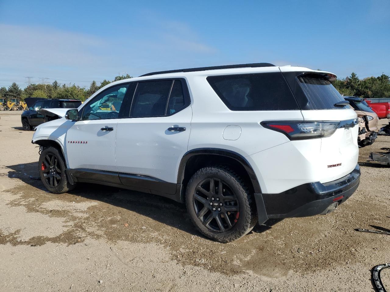 2018 Chevrolet Traverse Premier - Фото 2