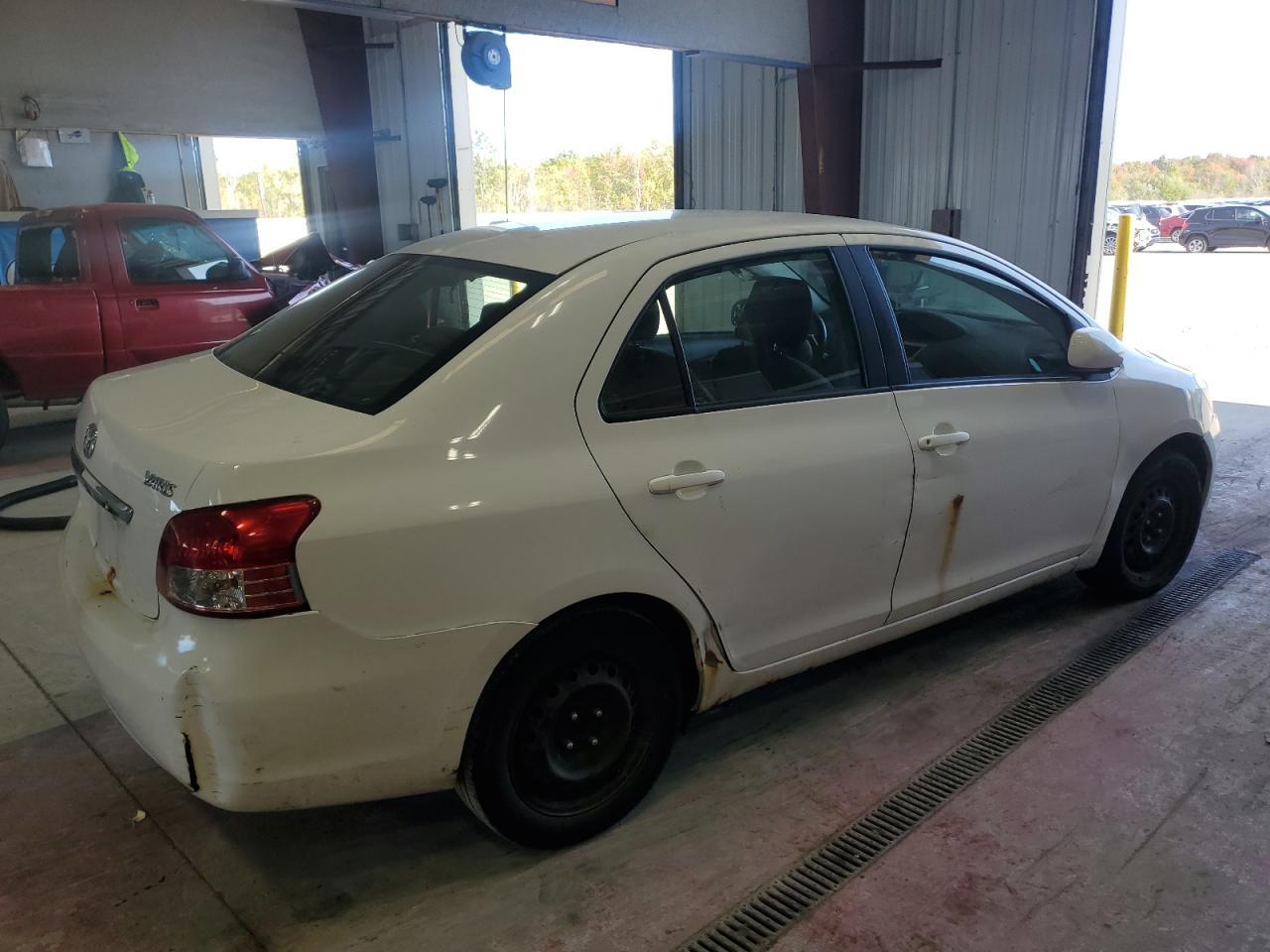 2012 Toyota Yaris - Image 3