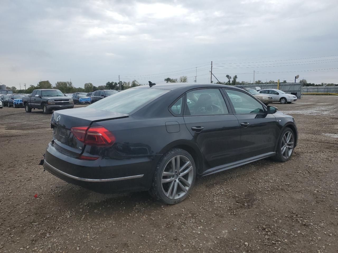 2018 Volkswagen Passat S - Фото 3