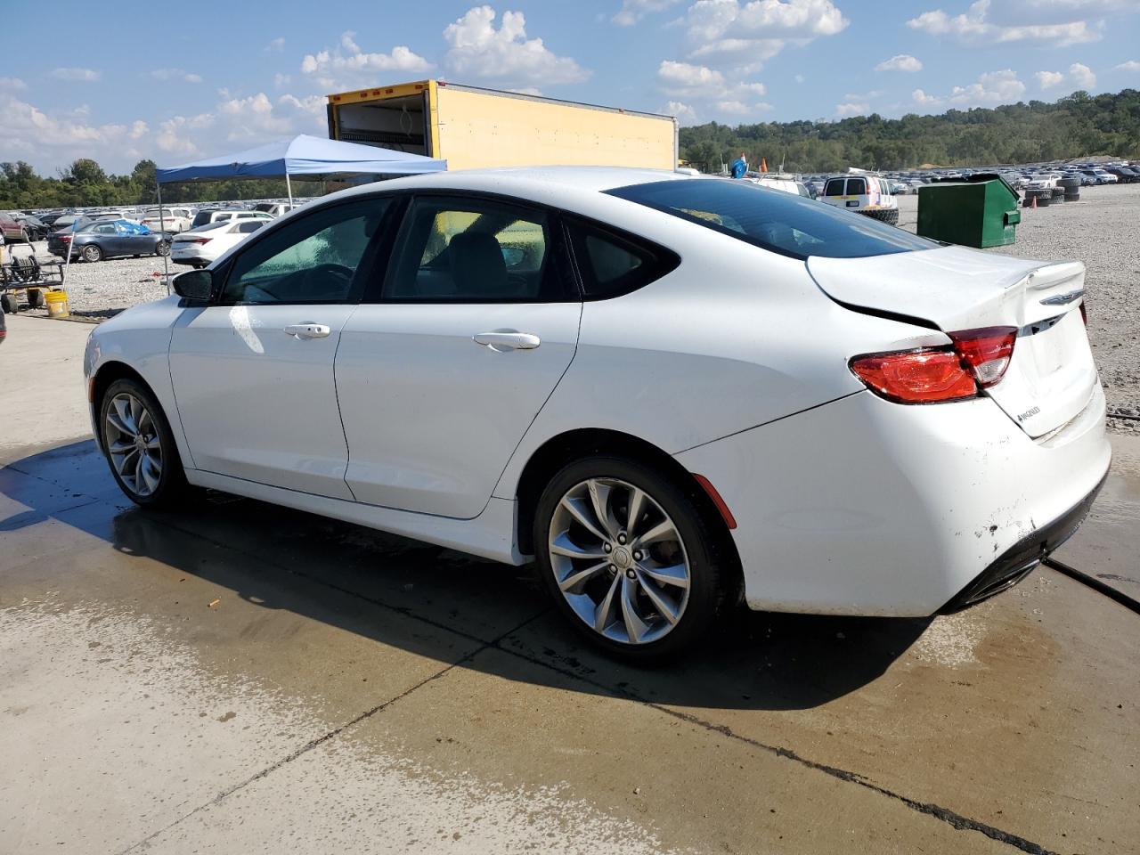 2015 Chrysler 200 S - Фото 2