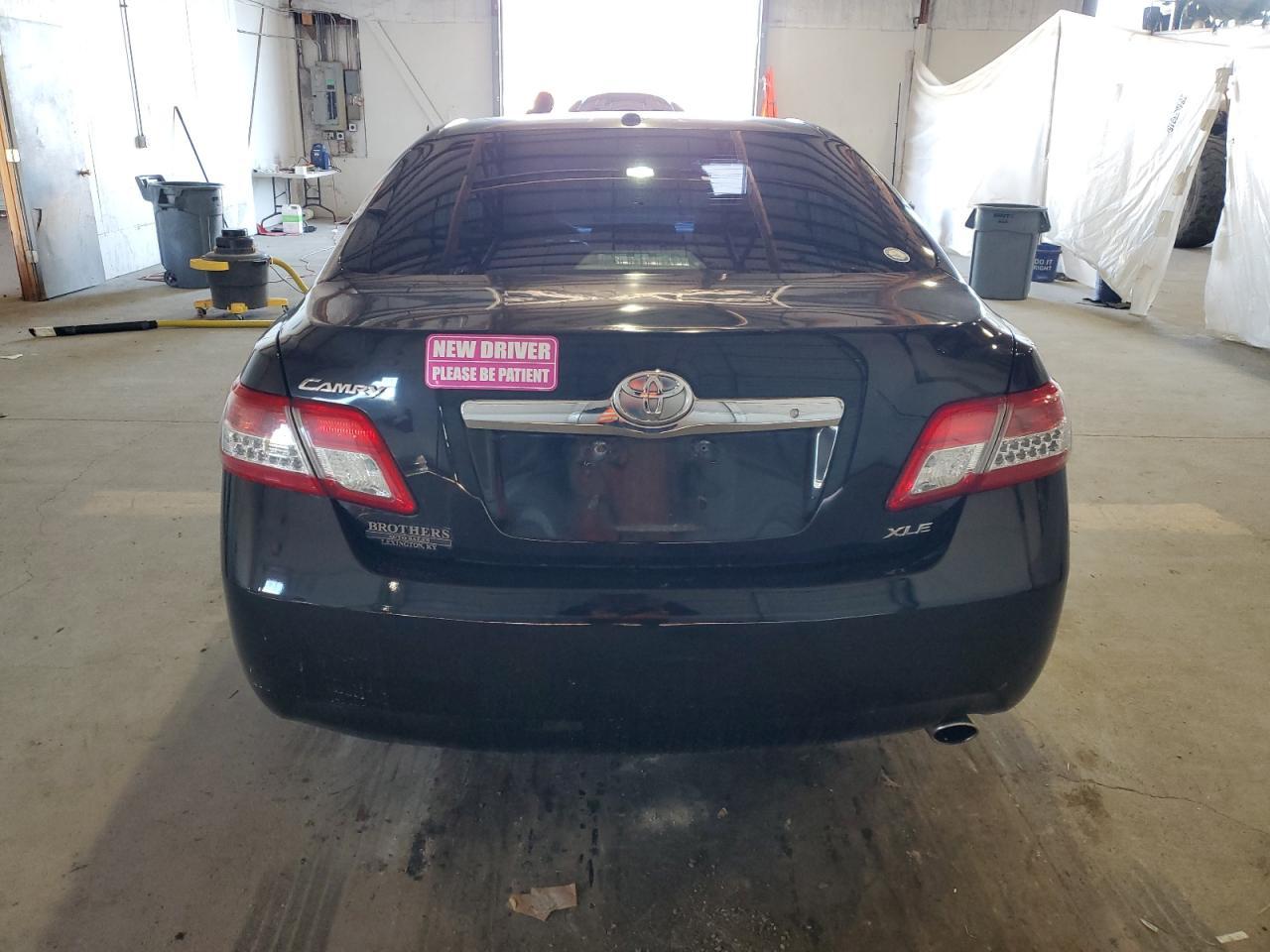 2011 Toyota Camry Base - Фото 6