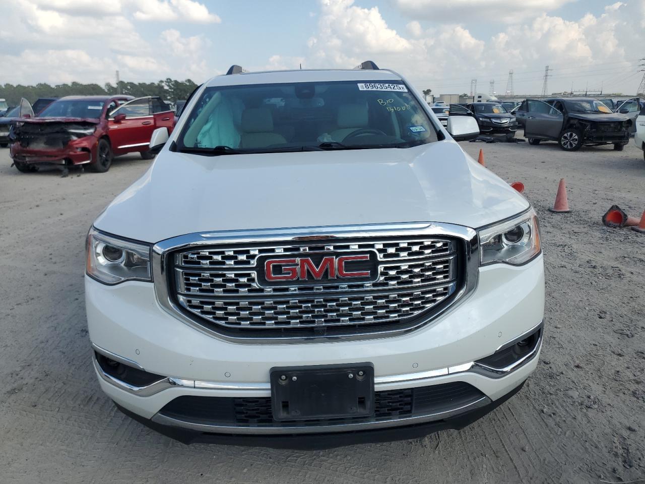 2018 GMC Acadia Denali - Image 5