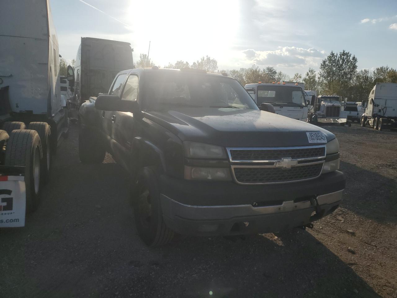 2005 Chevrolet Silverado 3500 Work - Image 4