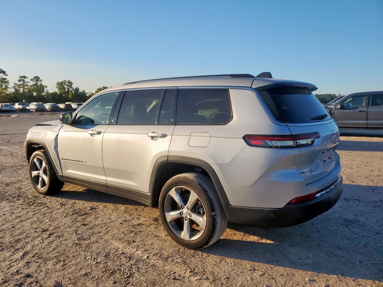 2022 Jeep Grand Cherokee L Limited - Image 2