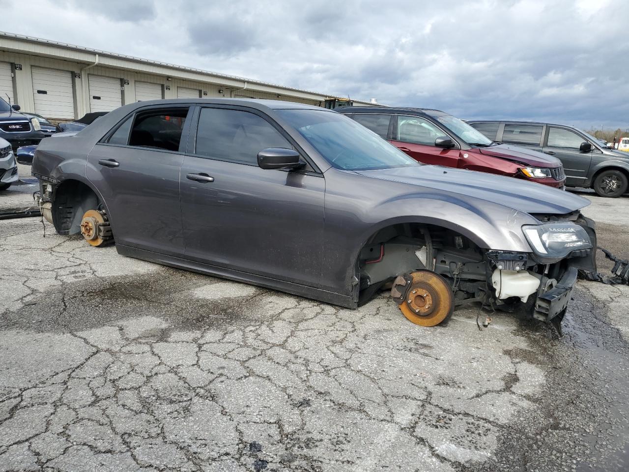 2017 Chrysler 300 S - Фото 4