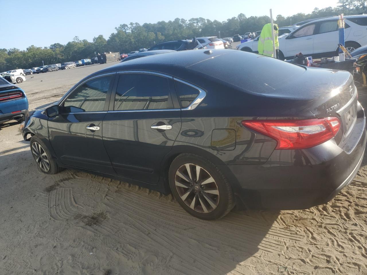 2017 Nissan Altima 2.5 - Фото 2