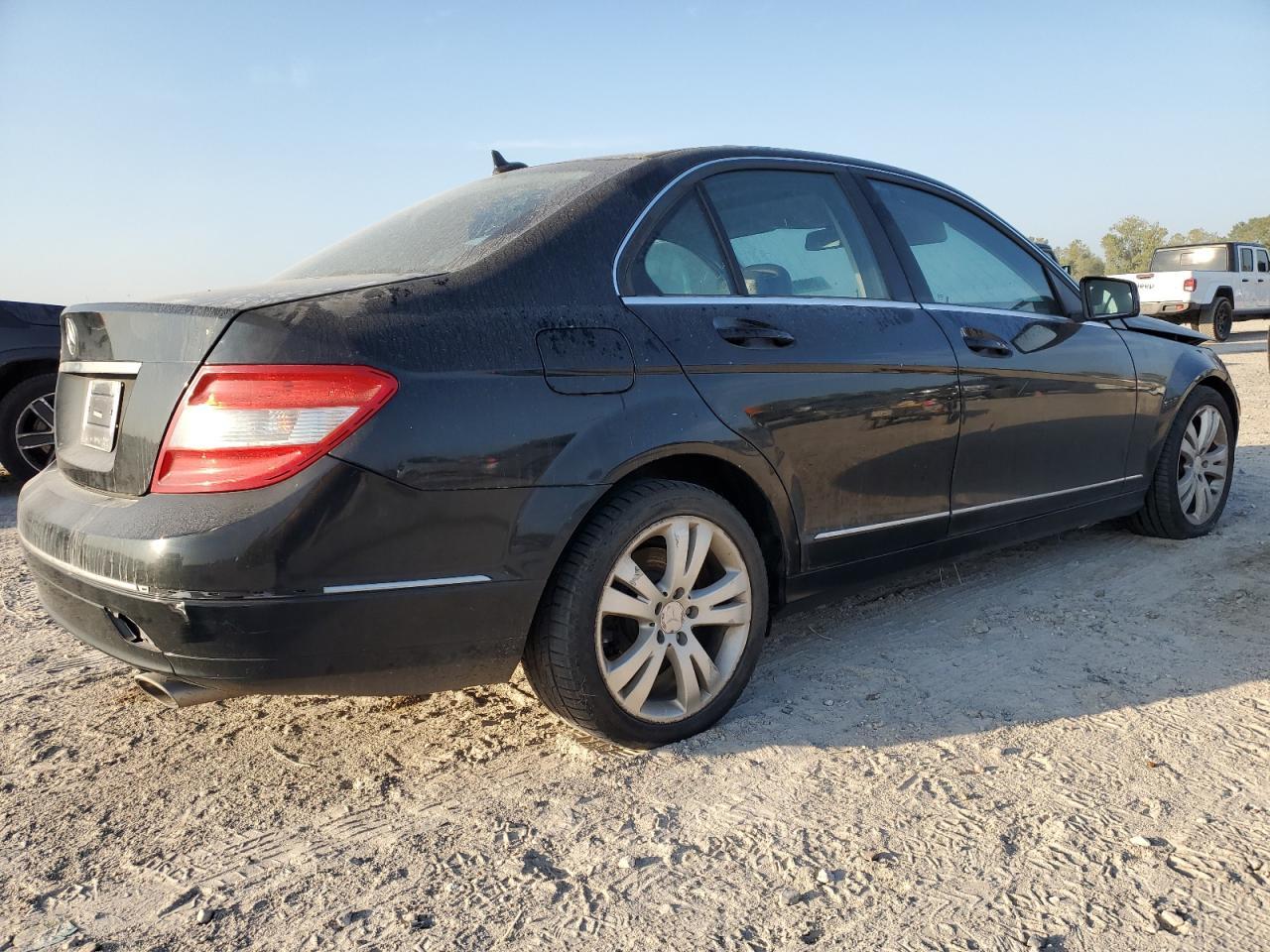 2010 Mercedes-Benz C 300 - Фото 3