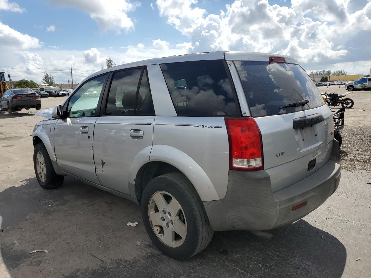 2005 Saturn Vue - Image 2