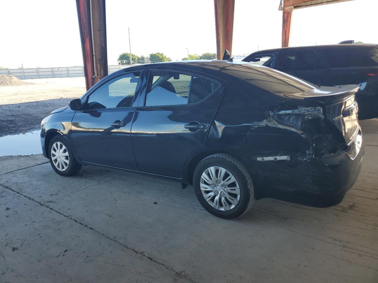 2016 Nissan Versa S - Фото 2