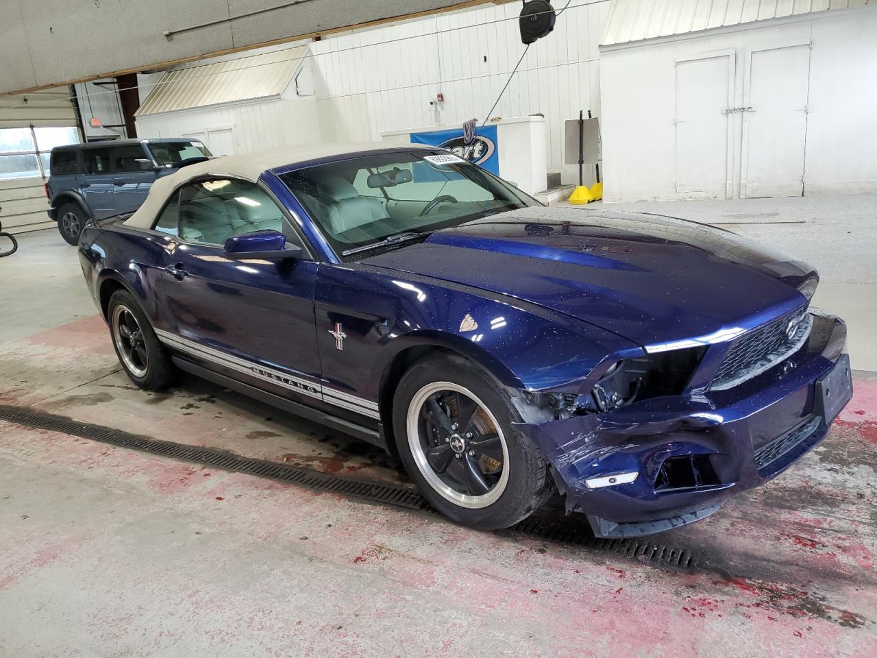 2010 Ford Mustang - Image 4