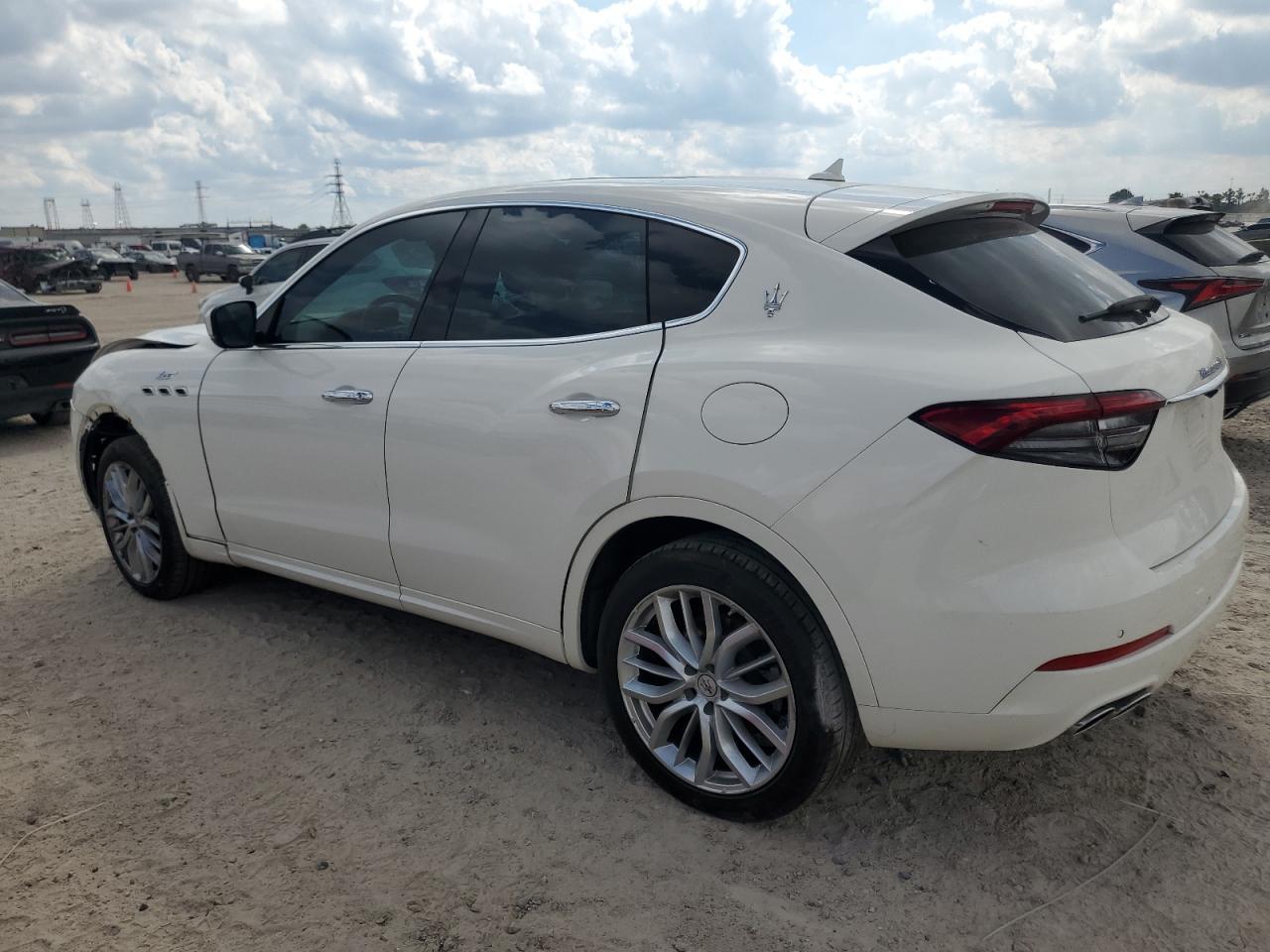 2022 Maserati Levante Base - Фото 2