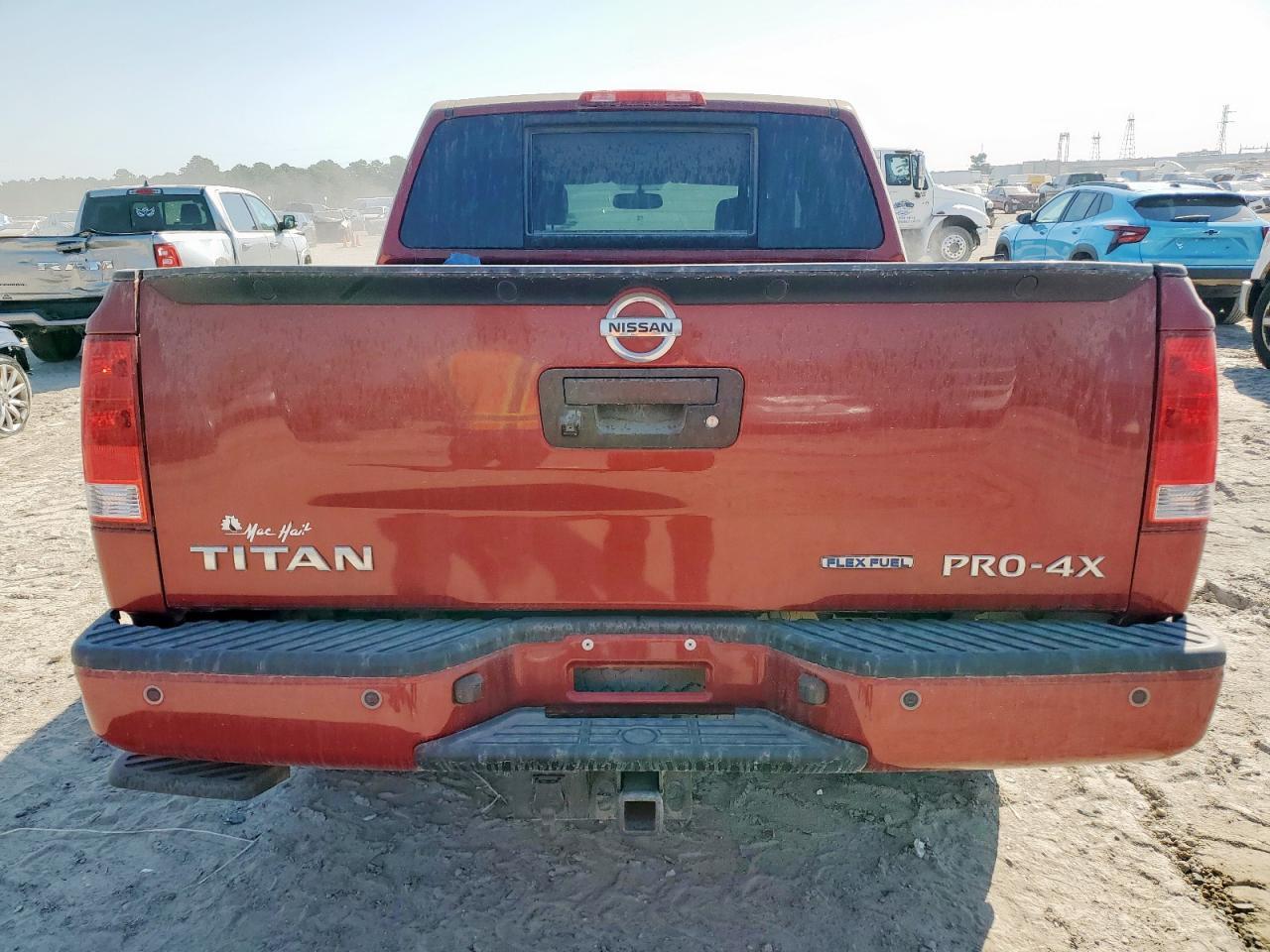 2015 Nissan Titan Pro-4X - Фото 6
