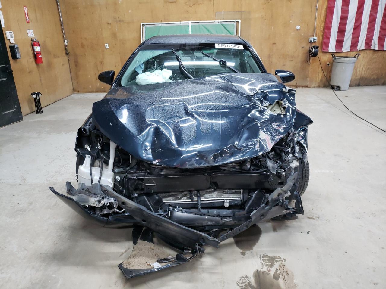 2016 Toyota Camry Hybrid Le - Image 5