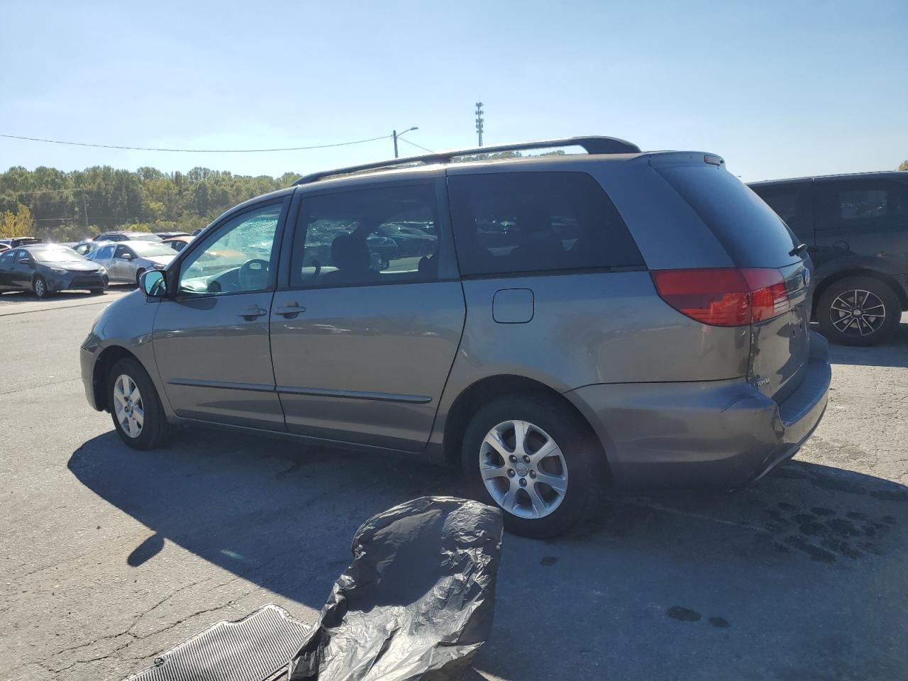 2004 Toyota Sienna Xle - Image 2