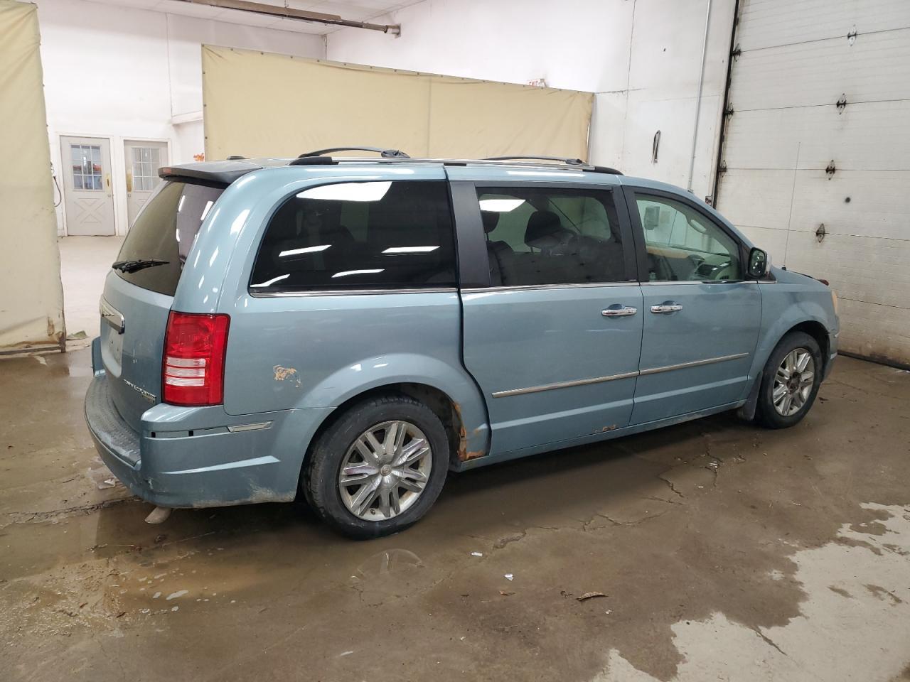 2009 Chrysler Town & Country Limited - Фото 3