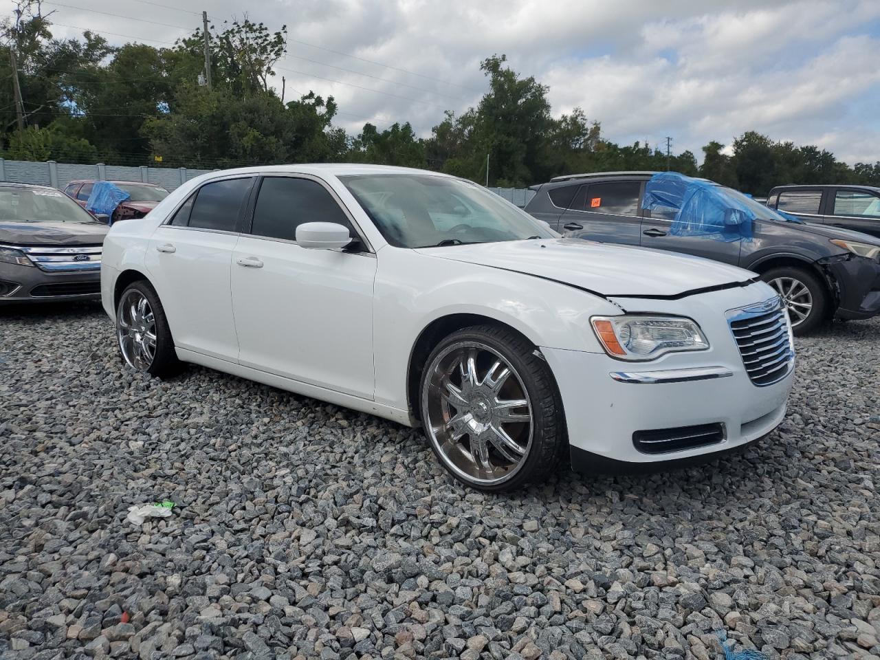 2013 Chrysler 300 - Image 4