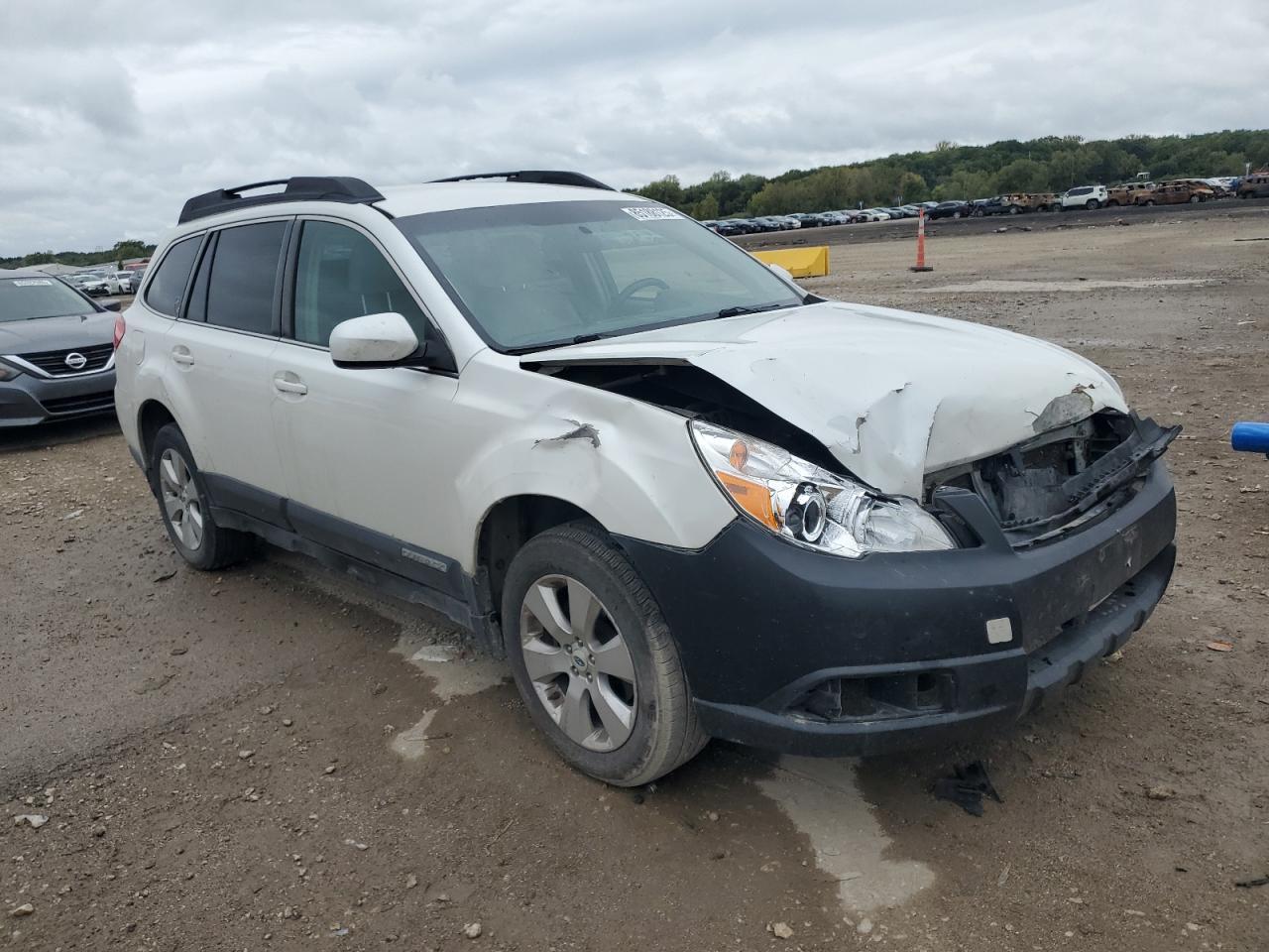 2011 Subaru Outback 2.5I Limited - Image 4