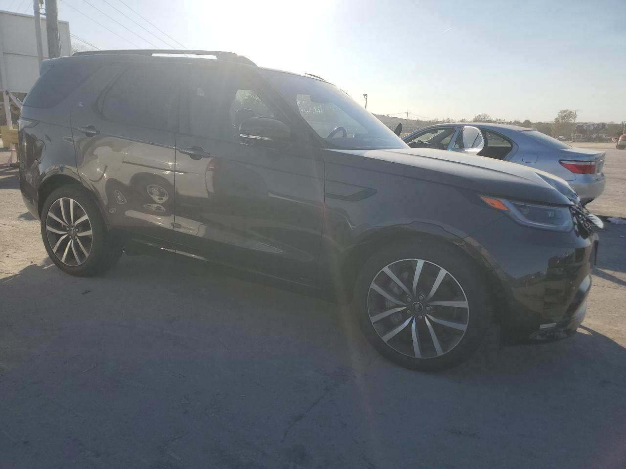 2021 Land Rover Discovery S R-Dynamic - Image 4