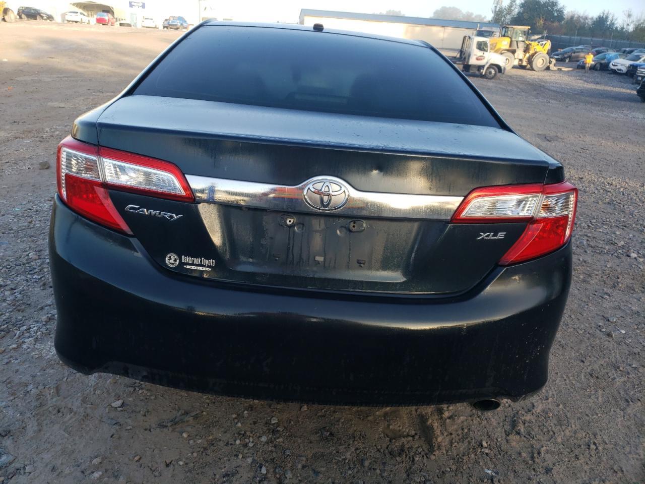 2014 Toyota Camry L - Фото 6