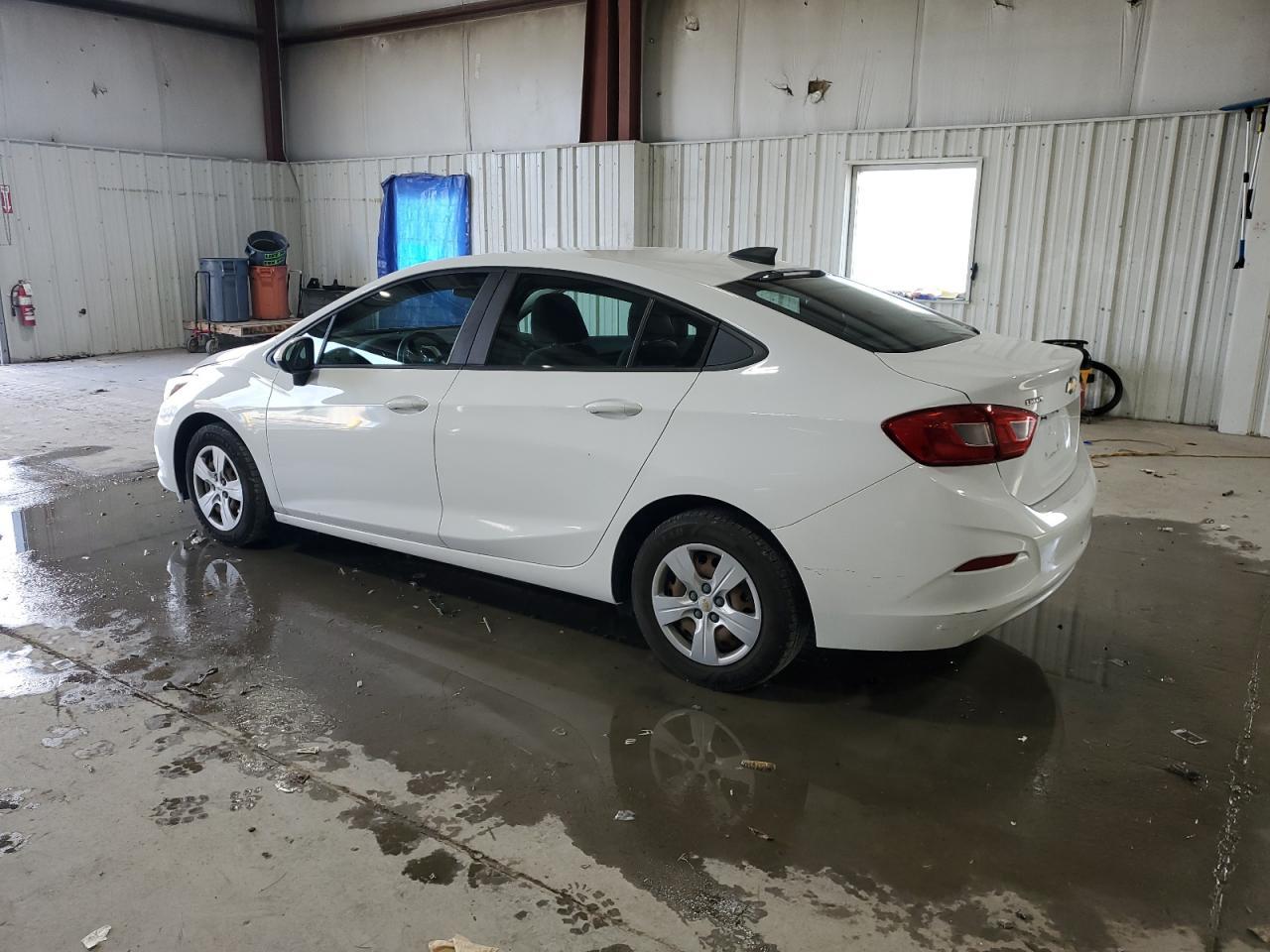 2018 Chevrolet Cruze Ls - Фото 2