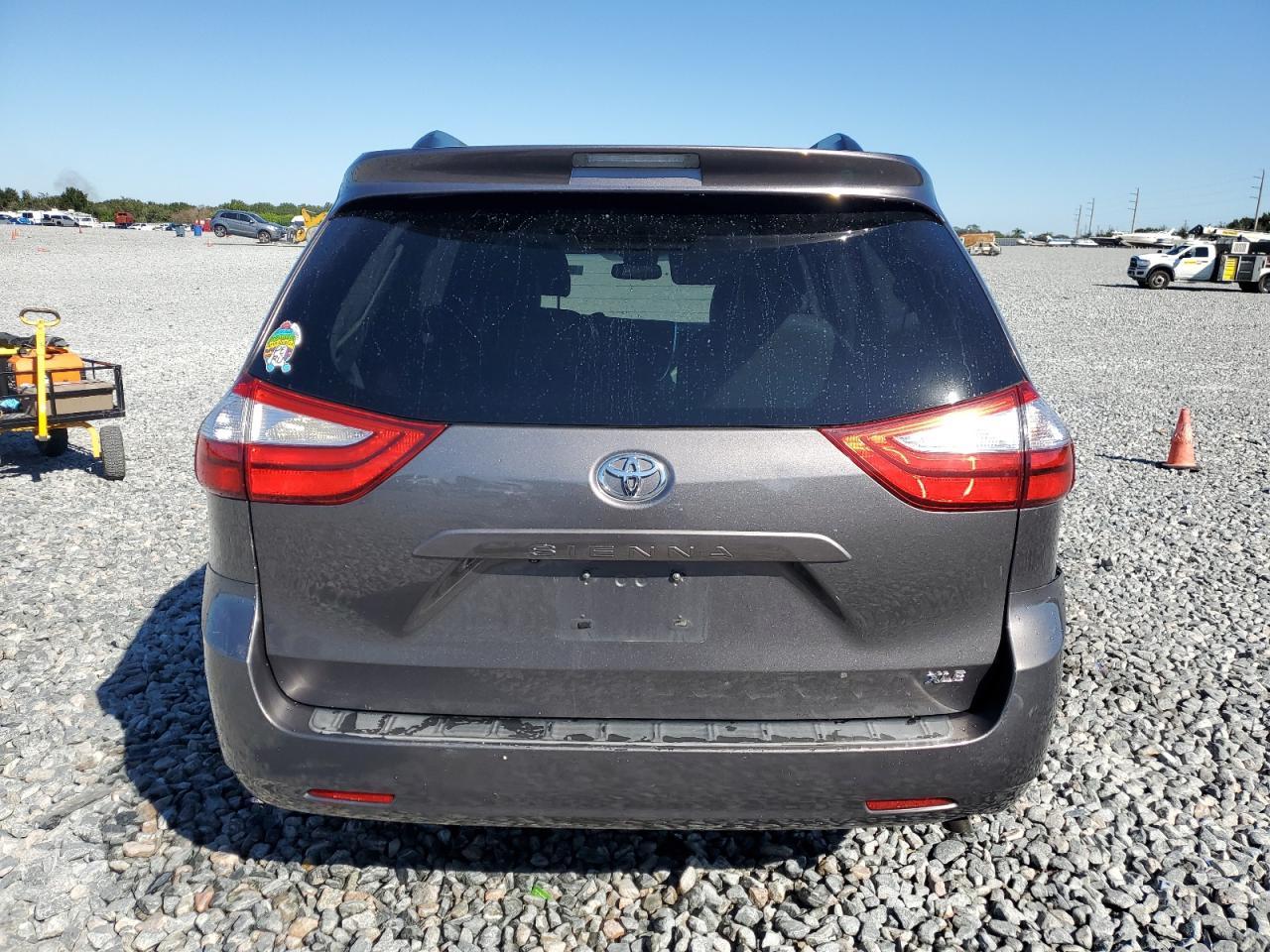 2015 Toyota Sienna Xle - Фото 6