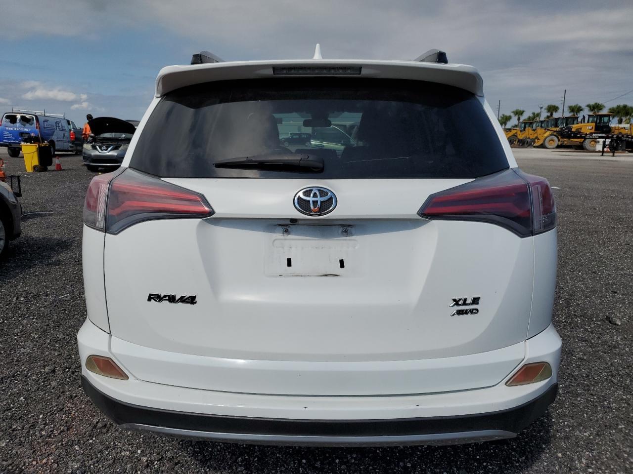 2018 Toyota Rav4 Adventure - Фото 6