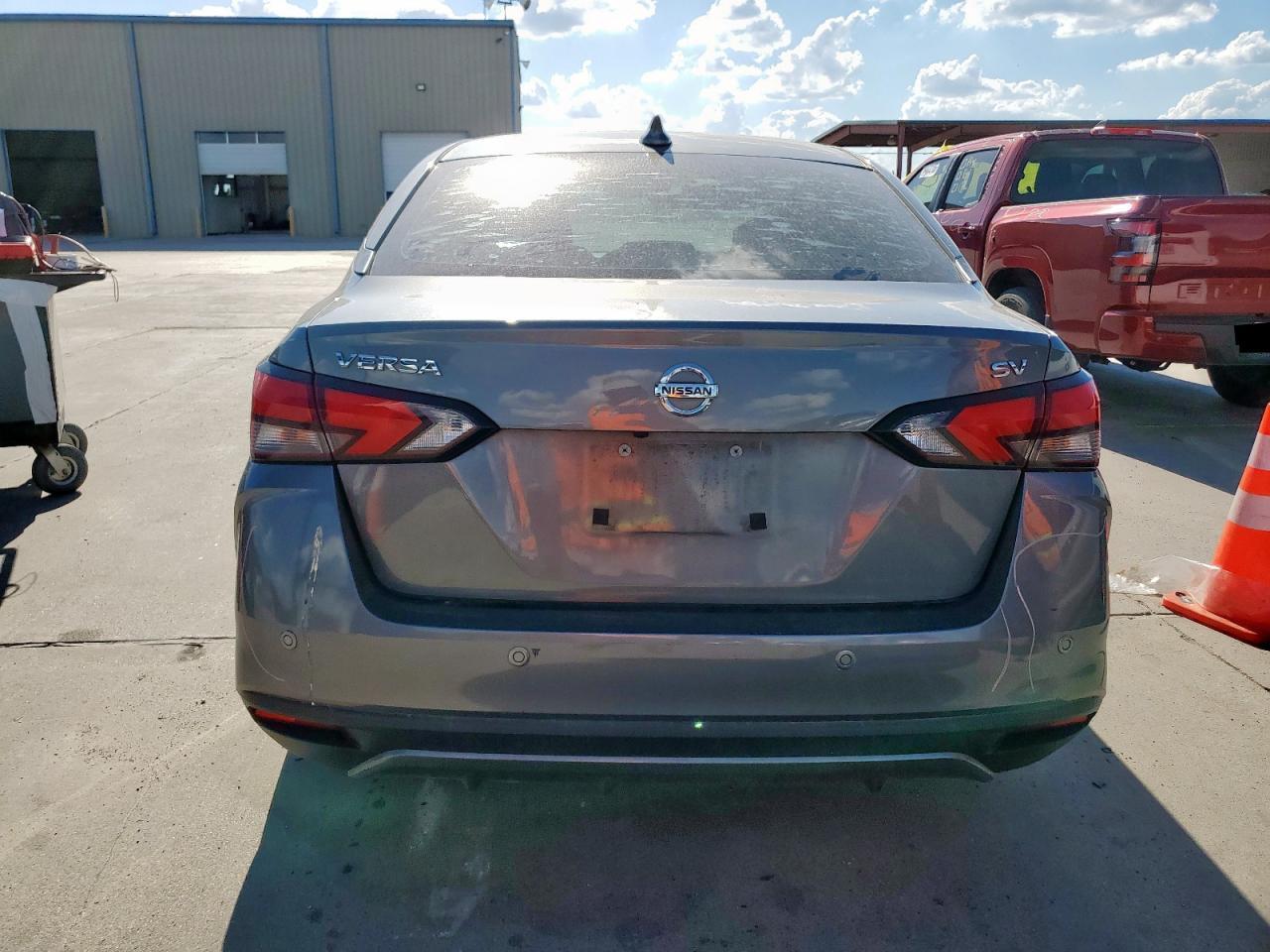 2020 Nissan Versa Sv - Image 6