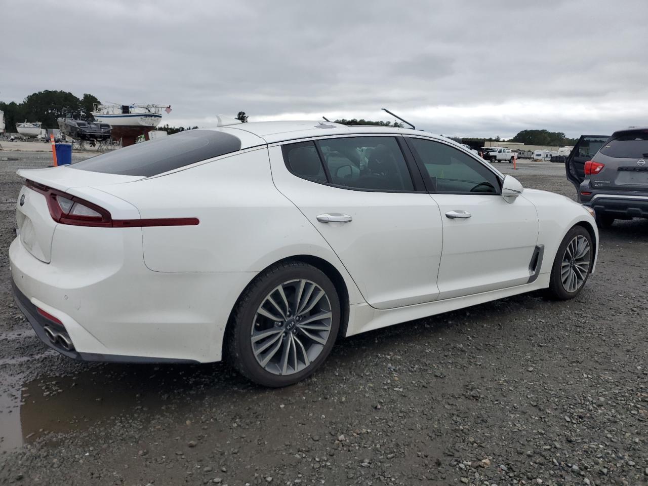 2018 Kia Stinger Premium - Image 3