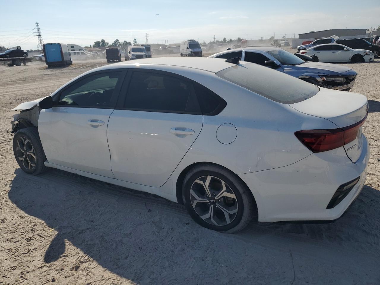 2021 Kia Forte Fe - Фото 2